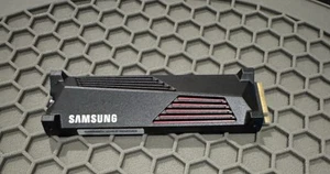 Samsung 990 PRO 2TB M.2 NVME PCIE V-NAND SSD w/Heatsink MZ-V9P2T0CW - Photo 1/2