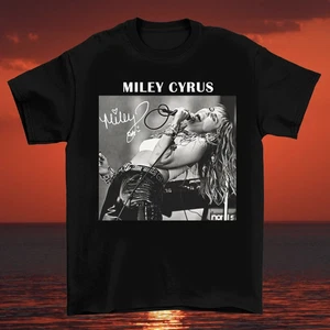 Miley Cyrus on Stage Pop Rock Gift Singer Unisex T-Shirt All Size S-5XL - Picture 1 of 1