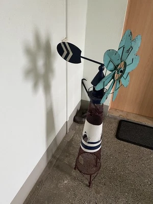 Windrad Leuchtturm, Maritim - Bild 1 von 3