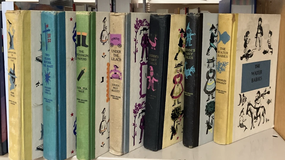 Junior Deluxe Editions Vintage 1950s Grimm's, Huckleberry Lilacs (Lot of 7 HCs) Foto 1 de 4