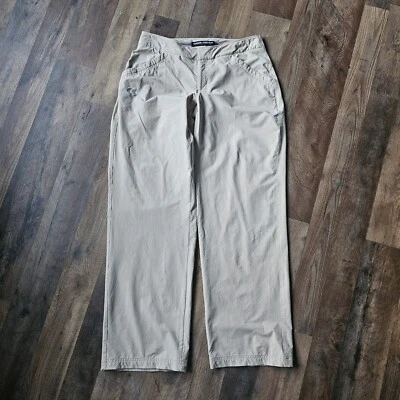 Pantalones informales beige de golf Under Armour Performance para mujer, talla 6, usados en excelente estado, nailon  Foto 1 de 4