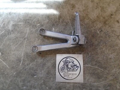 1999 YAMAHA YZF R1 LEFT PASSENGER PEG AND MOUNT - Imagem 1 de 4