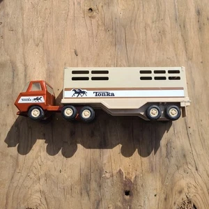 Semirimorchio per cavalli Tonka vintage e rimorchio e camion marrone. Ha Rampa Porte - Foto 1 di 19