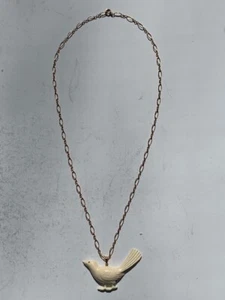 Beautiful Twenty Inch Bird Necklace With Gold Colored Chain - Picture 1 of 5