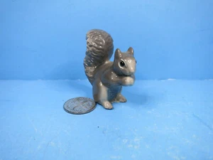 HAGEN RENAKER-Mama Gray Squirrel Ceramic Figurine-USED - Picture 1 of 5