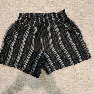 Briggs Linen Blend Shorts Women Size M Black White Striped Elastic Waist A-96 - Picture 1 of 7