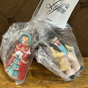 Lefton Colonial Christmas Village Mr & Mrs Notfel Figurines 06735 Couple Vtg - Picture 1 of 8