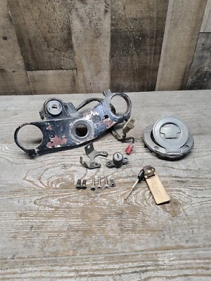 2003 03 02-03 Yamaha YZF-R1 YZFR1 Lockset Ignition Gas Cap Seat Lock Triple Tree - Image 1 of 4