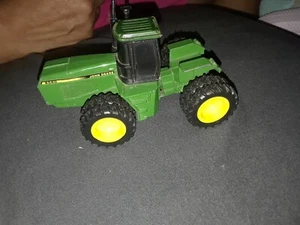 ERTL John Deere 8560 4WD w/ Duals Articulating Farm Tractor, Green, 1/64 - Picture 1 of 4