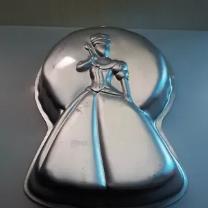 Wilton Barbie Princess Cake Pan 2105 - 8900 Mattel Inc. 2000 Dreamtime Queen - Picture 1 of 3