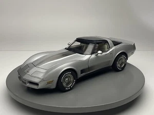 AUTOART 1/18 71201 CHEVROLET CORVETTE 82 COLLECTOR EDITION SILVER (GREENLIGHT) - Foto 1 di 15