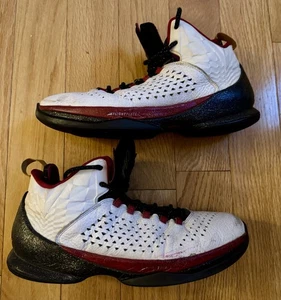 Jordan Melo M11 X-Mas (2014) Talla 9.5 Hombre 718450-125 Blanco Negro Cardenal Bronce - Imagen 1 de 9