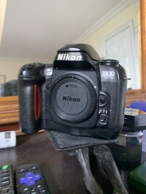 Nikon D100 6.1 MP Digital SLR Camera - Black (Body Only) - Image 1 of 4