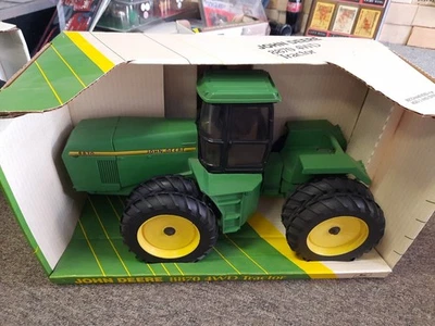 Tractor John Deere 8870 4x4 escala 1/16 modelo sin usar, en caja 1993 Ertl Iowa EE. UU. granja 5762  Foto 1 de 4