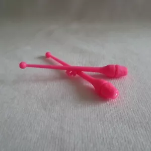 NUEVO Barbie Careers Muñeca Gimnasta Rítmica Bastones Rosas Palos - Imagen 1 de 2