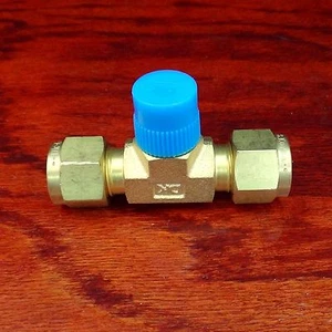 Rohrverschraubung, Messing Stecker Zweig T-Shirt 3/8T x 1/4"MPT, DTBM6-4N-B (B-600-3TTM) e200 - Bild 1 von 6