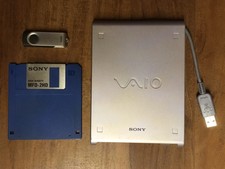 Sony externes 3,5“ Floppy Disc Laufwerk auf USB  PCGA-UFD5