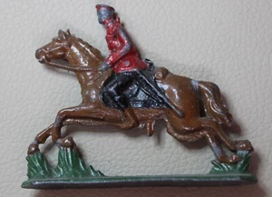 VINTAGE LEAD MOUNTED BRITISH SOLDIER HEAVY FOR SIZE BASE IS 69MM LONG #ESA19 - Picture 1 of 7