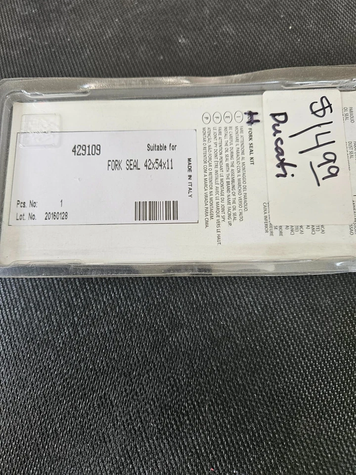 BikeMaster - P40FORK455157 - O.E. Sellos de aceite para horquilla 42X54X11 429109 Foto 1 de 1