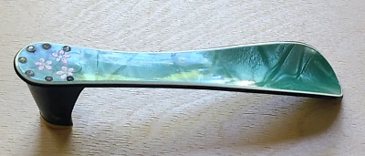 Vintage Celluloid Green Ornate Women’s SHOE HORN with a High Heel - Image 1 of 4