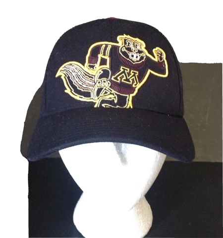 Minnesota Golden Gophers Fitted Hat Mascot Logo Black Embroidered Zephyr Sz M/L Cover