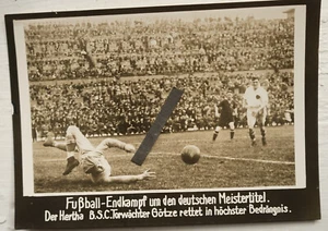 Foto alt Fußball Berlin Hertha BSC Trikot Spieler Mannschaft Stadion Torwart - Bild 1 von 2