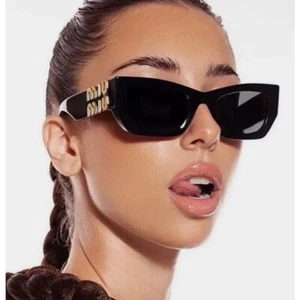 Gafas de sol Miu Miu MU 09WS 1AB5S0 negras doradas gris oscuro lentes mujeres auténticas - Imagen 1 de 10