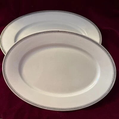 Dos platos para servir TK Thuny ~griego~, llave griega negra checoslovaca Foto 1 de 4