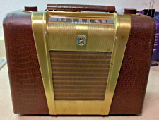 Vintage Crosley 1940’s Tube Radio.  Leather “Alligator Finish” Working Condition