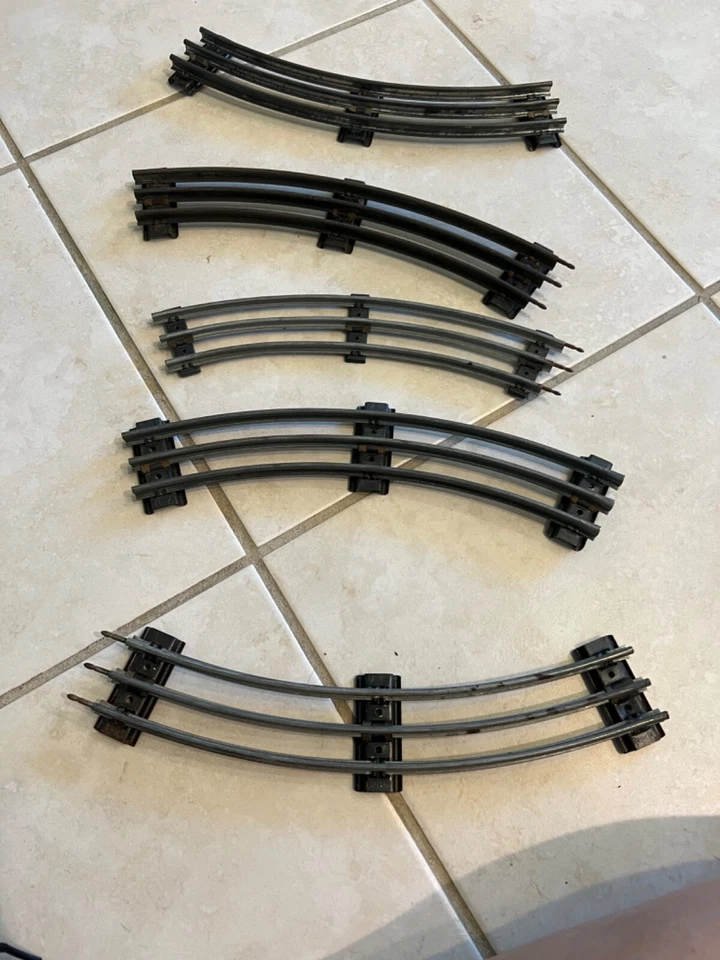 Vintage O-Gauge Three Rail Train Track Curve (Marx / Lionel) 5 pcs - Image 1 of 1