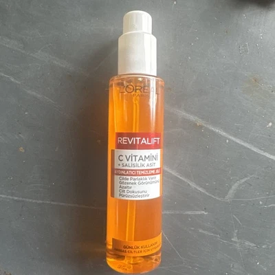 Gel limpiador en espuma L'Oreal Revitalift vitamina C ácido salicílico reduce los poros Foto 1 de 2