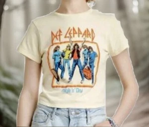 Def Leppard High N Dry Classic Rock Band Cropped T-Shirt Girls Sz: XL NWT - Picture 1 of 6