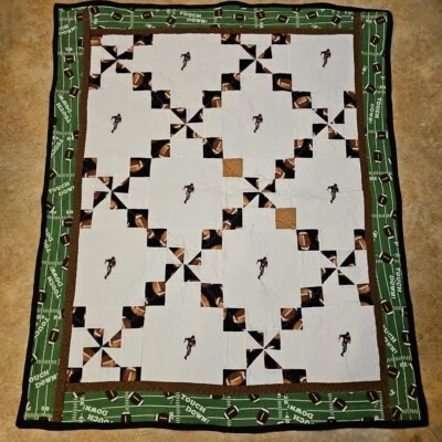 Edredón de cuna bordado de fútbol deportivo hecho a mano para bebé | niño pequeño Foto 1 de 4