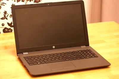 HP 250 G6 N4000 8 GB RAM 500 GB HD 15,6" Windows 11 - Immagine 1 di 4