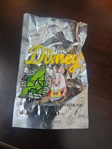 2023 Hidden Disney Mystery Pouch Series 2 Pin Avengers HULK WHITE RABIT - Picture 1 of 6