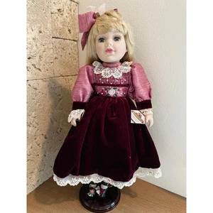 1990s Victorian Porcelain Doll Velvet Burgundy Dress Blonde Hair Blue Eyes - Bild 1 von 8