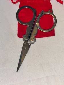 Mini Tijeras Plegables Vintage Bolsillo Miniatura Pequeño Corte Terciopelo Bolsa Metal - Imagen 1 de 5