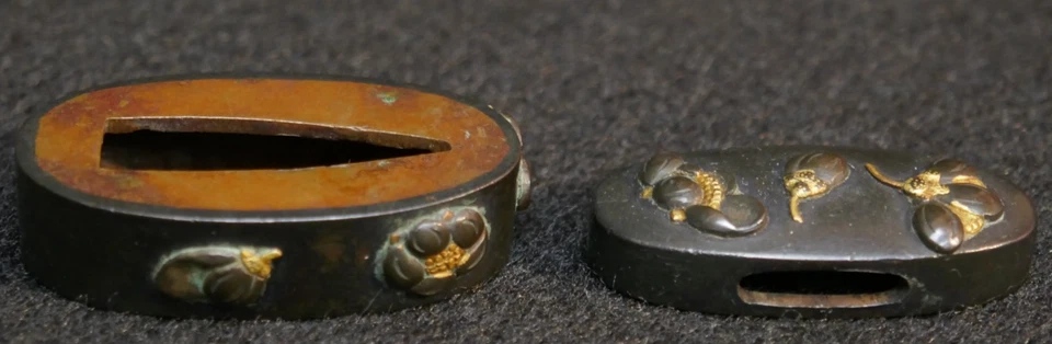 Antiguo Edo Camelia y Berenjena Fuchi Kashira Tsubaki-Nasu (椿茄子) en Oro Shakudo Foto 1 de 4