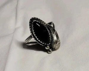 Vintage Fashion Jewelry Black Onyx Sterling Feather Ring SW Native American 7.25 - Picture 1 of 7