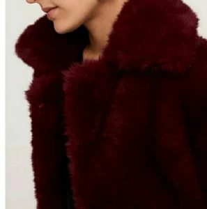 MANGO ABRIHO CHITA BURGUNDY FAUX FUR LONG SLEEVE COAT HOOK CLOSURE WOMEN SIZE SM - Picture 1 of 10