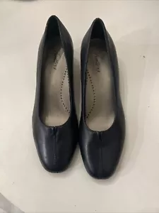 Trotters Doris Black Leather Pump Shoe, 7.5 M - Picture 1 of 3