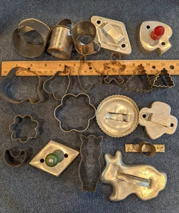 Mixed Lot of 20 Vintage Cookie Cutters - Various Shapes & Seasons - - Picture 1 of 5