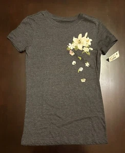 NEW Aeropostale Youth Girl’s Black T-Shirt Size Small Floral Design - Picture 1 of 5
