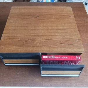 De colección 24 VHS Porta Cinta 2 Cajones Gabinete Estuche de Almacenamiento VCR Madera Grano Años 80 - Imagen 1 de 7