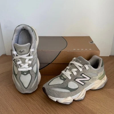 Zapatillas New Balance 9060 verde piedra para niños - talla 3 Y Foto 1 de 4