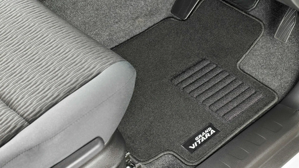 Genuine Suzuki Grand Vitara 5 Door Carpet Floor Mat Set of 4 2006-2018 - Image 1 of 1