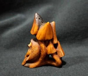 Cuerno de ciervo Netsuke "Hongos y erizo", ámbar, jet. Netske hecho a mano en caja - Imagen 1 de 17
