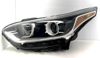 Faro halógeno LED DRL 92101-M7100 OEM KIA FORTE 2019-2021 LH conductor izquierdo. Foto 1 de 4