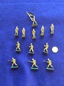 Vintage Green Toy Army Men detailed paint - Picture 1 of 6