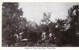 Scene in Troy City Park, Troy, Ohio --POSTCARD - Bild 1 von 2